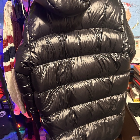 Aritzia’s Super Puff Midi Puffer in Hi-Gloss Black - Size L - Picture 5 of 8